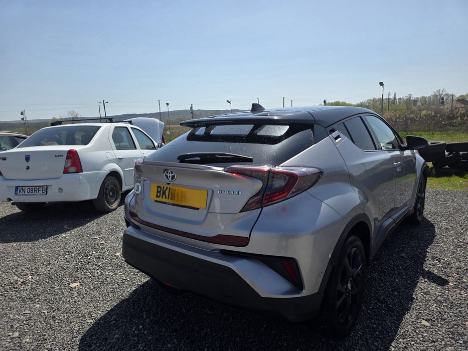 Toyota CHR hybrid benzina CVT faruri led vand intreaga sau dezmembrez