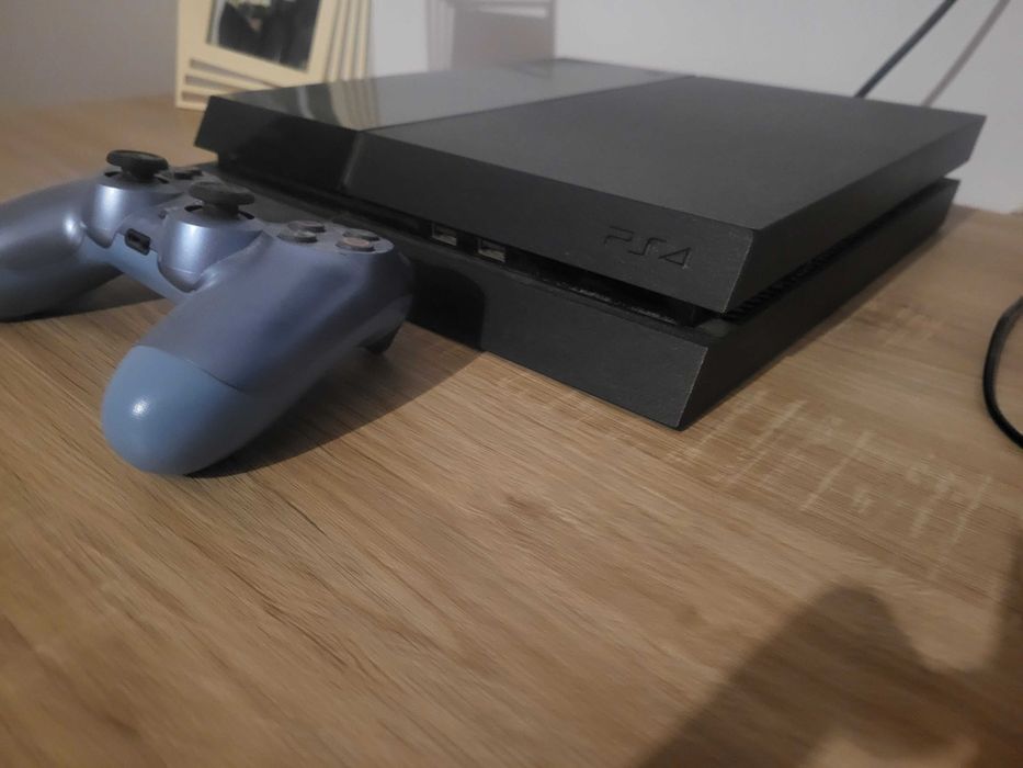 Ps 4 cu jocuri si controller albastru
