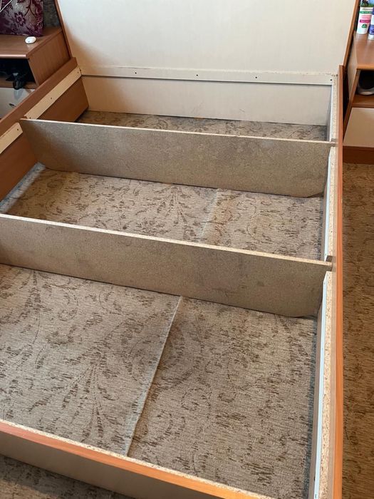 Продам кровать с матрацом