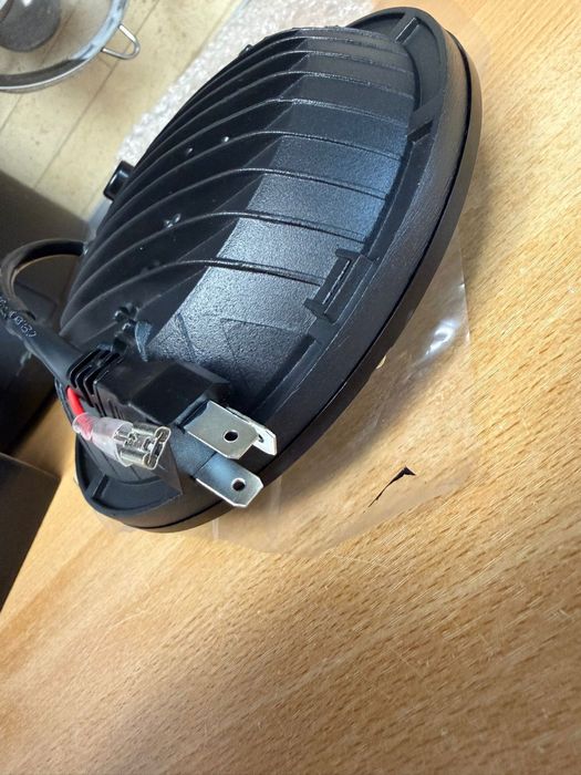 Lampa 7” de 80W pentru Harley - Davidson