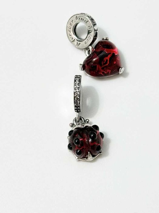 Set 3 talismane/charmuri sticla Murano (inima, buburuza, floricele) - argint - vand lotul sau la bucata