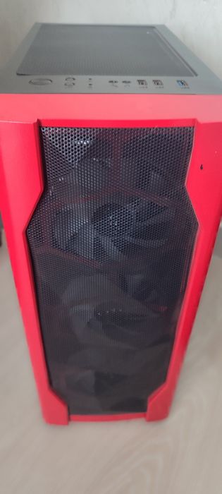 15 Игровых компьютеров в комплекте (по пять компьютеров каждой модели)