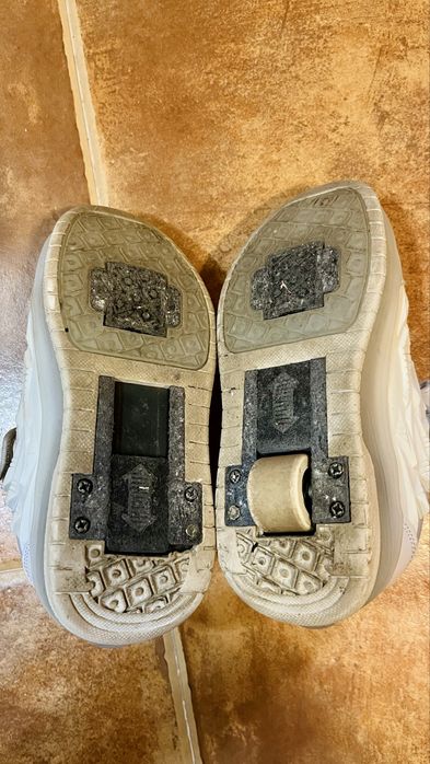 Детски обувки, маратонки с колела, апрески