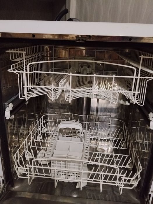 Продам посудомоечную машину Ariston