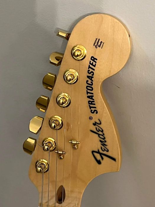 Vand Fender Stratocaster USA American Special 2010 Custom Gold