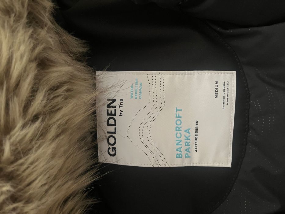 Geaca pufoasa din pene de gâscă de la TNA