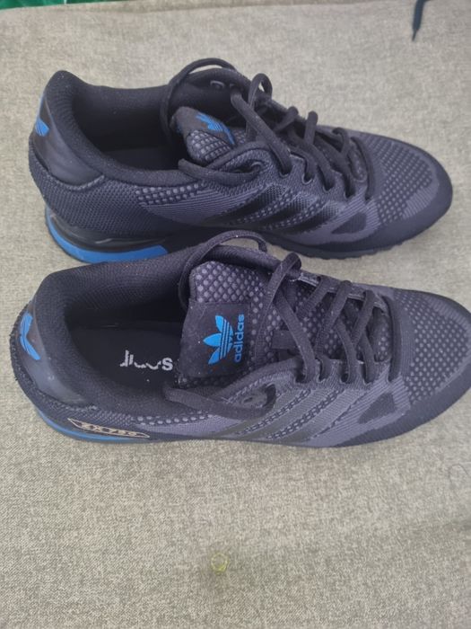 Vând încălțăminte firma Adidas mărime 45 noi