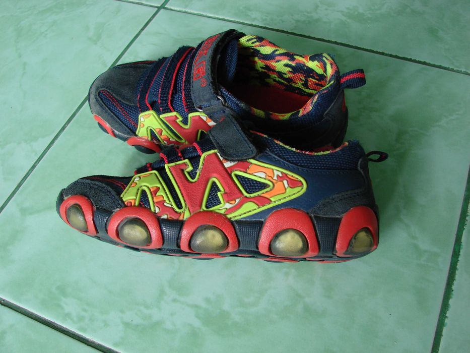 Кроссовки на мальчика