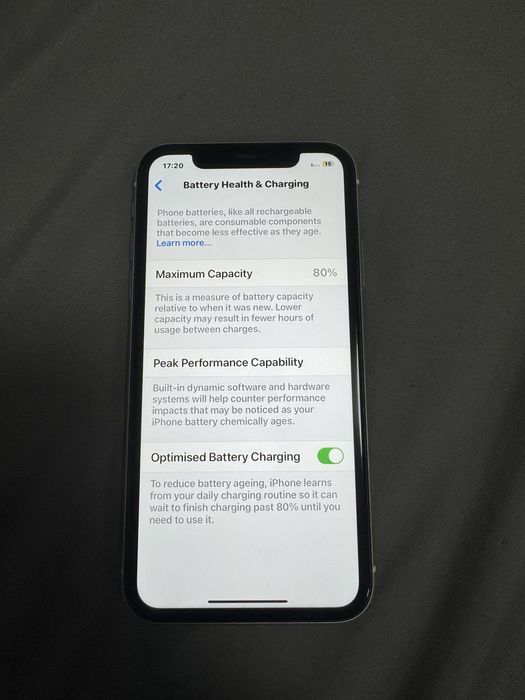 Айфон 11 бял запазен