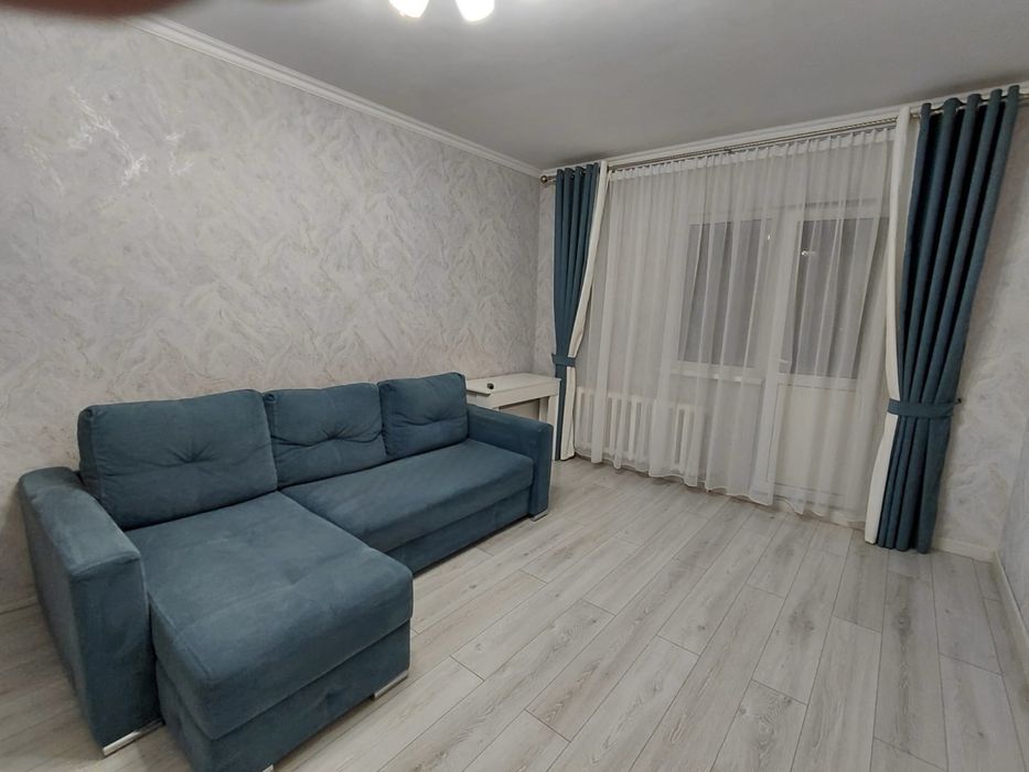 Продам диван со шторами