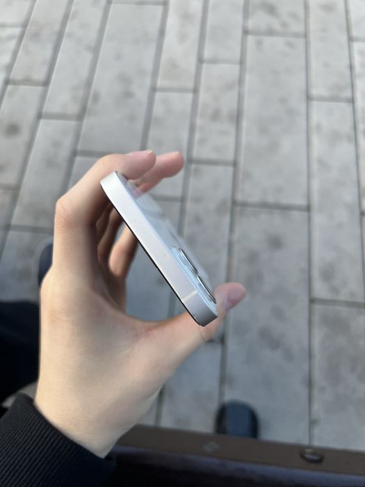 Продам айфон 13 256