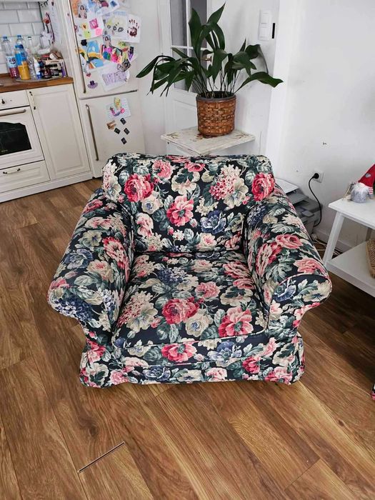 Триместен ъглов диван и кресло / фотьойл от серия EKTORP на ИКЕА