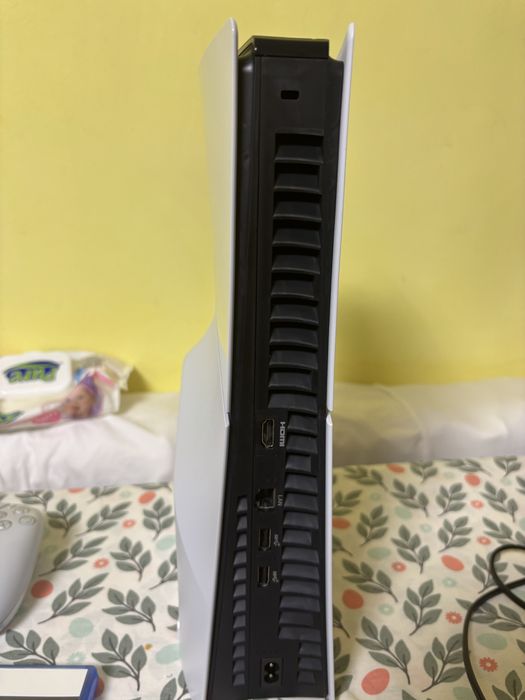 Se vinde ps5 2 manete statie de incarcat +factura si cutie