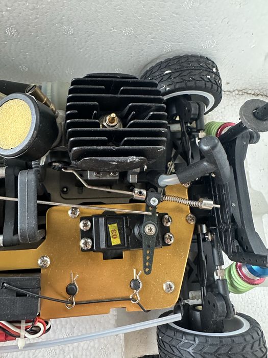 De vanzare masinuta  rc nitro