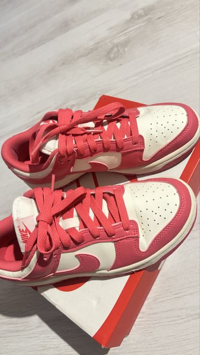 Nike White/Fuschia Pink Youth Dunk Low Trainers