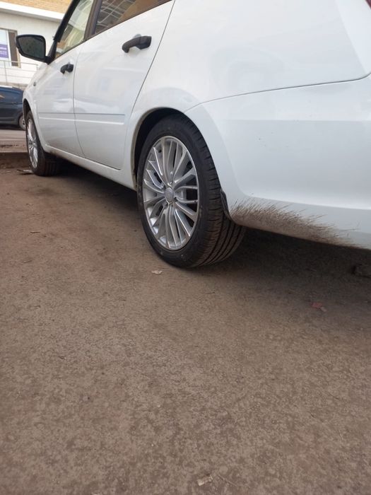 Продам летние шины с дисками