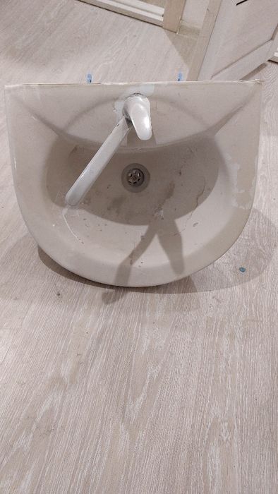 Новая раковина в ванную с пъедесталом