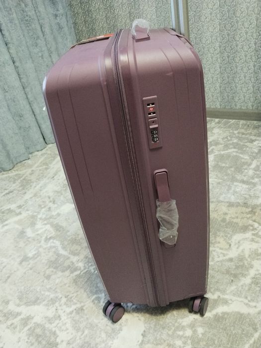 Чемодан большой новый