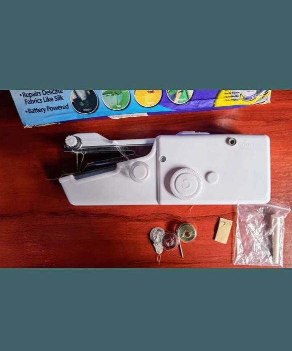 Mașină de cusut manuală alimentare pe baterii și curent electric