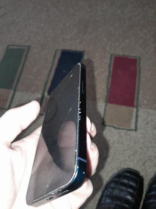 Продам Iphone 13 срочном образом