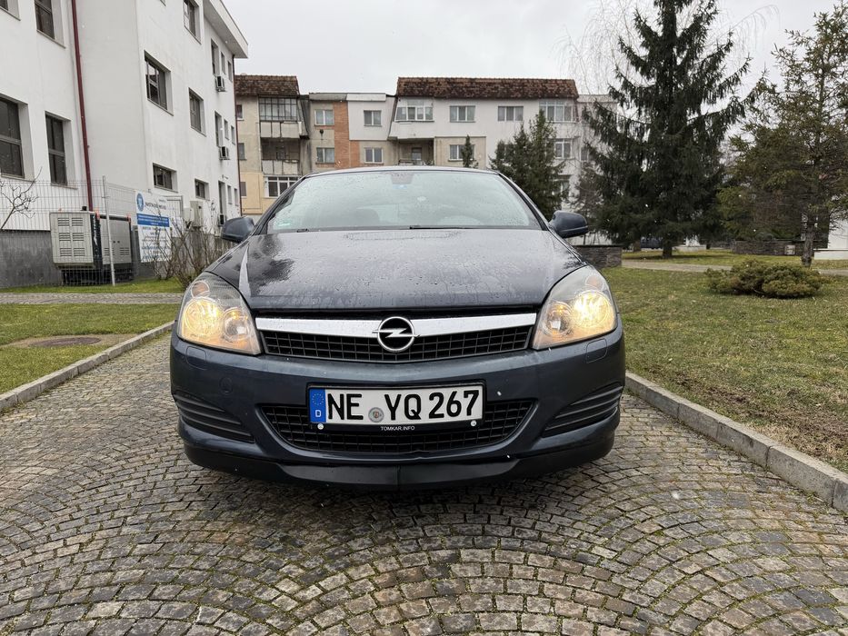 Opel Astra GTC 2010