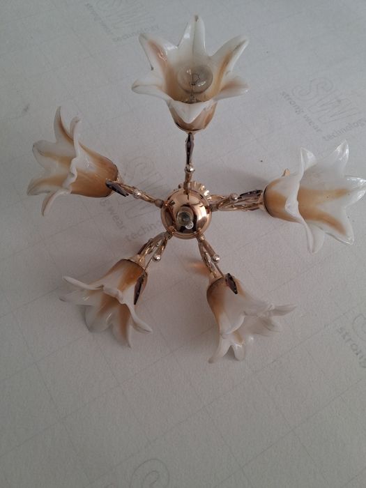 Люстра          .