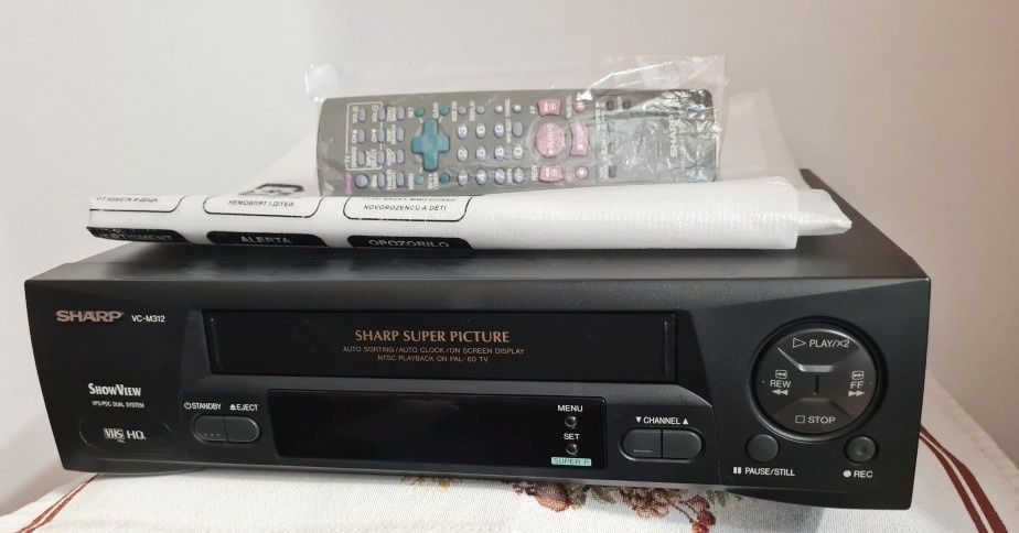 Vand video VHS recorder Sharp nou