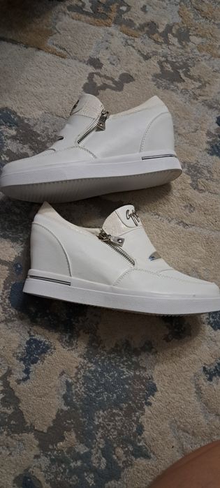 Продам обувь женскую