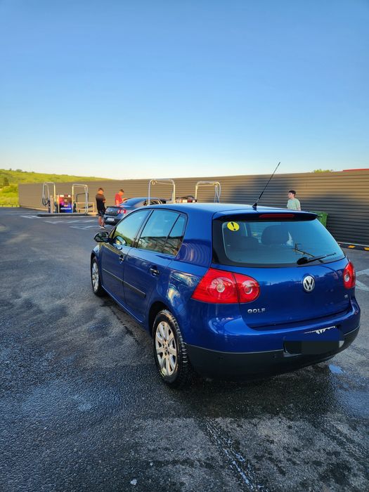 Golf 5 1.6 bezina în stare excelenta