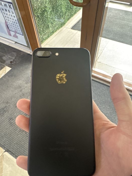 Продаю iphone 7 plus