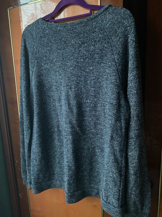 Свитер необычный с вышивкой