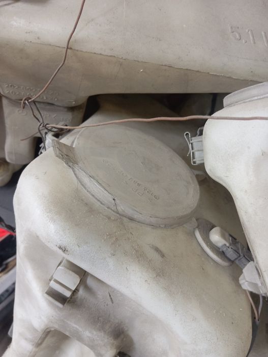 Крышка бачка омывателя Mercedes