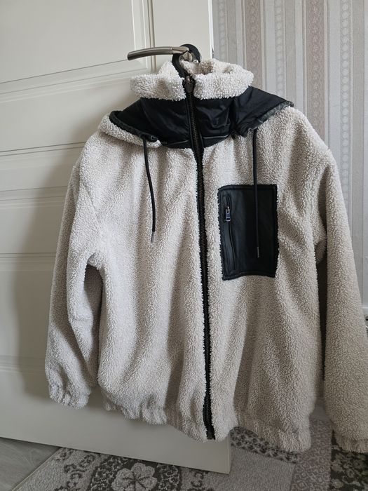 Продам молодежную куртку Massimo Dutti