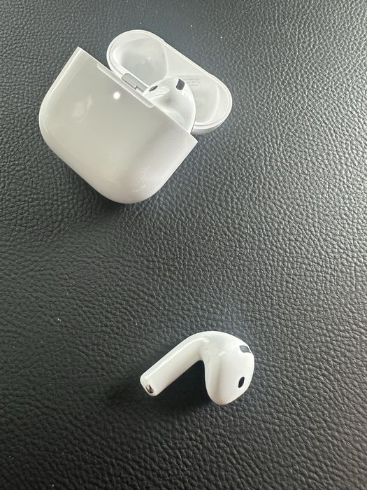 Оригинални Apple AirPods 4 с ANC (Active Noise Cancellation) – ЧИСТО НОВИ