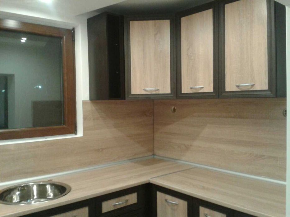 Продавам комплект модулна кухня с уредите,шкафовете са стандартни,245/165,