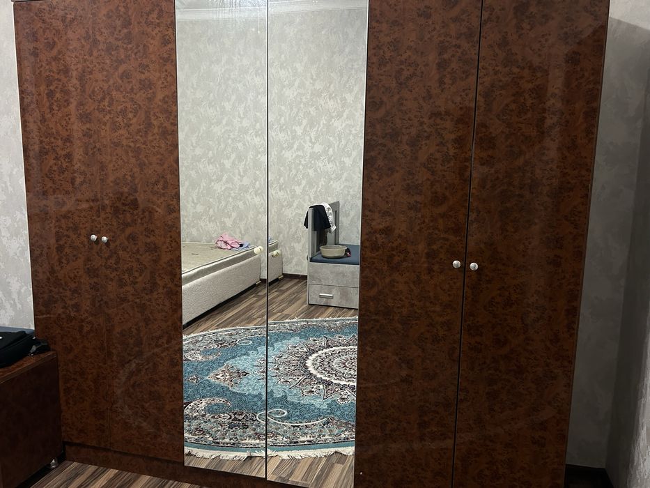 Шифоньер айнасымен