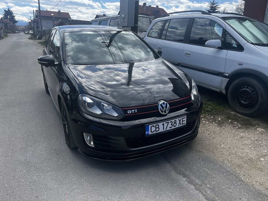 Golf GTI  211hp.