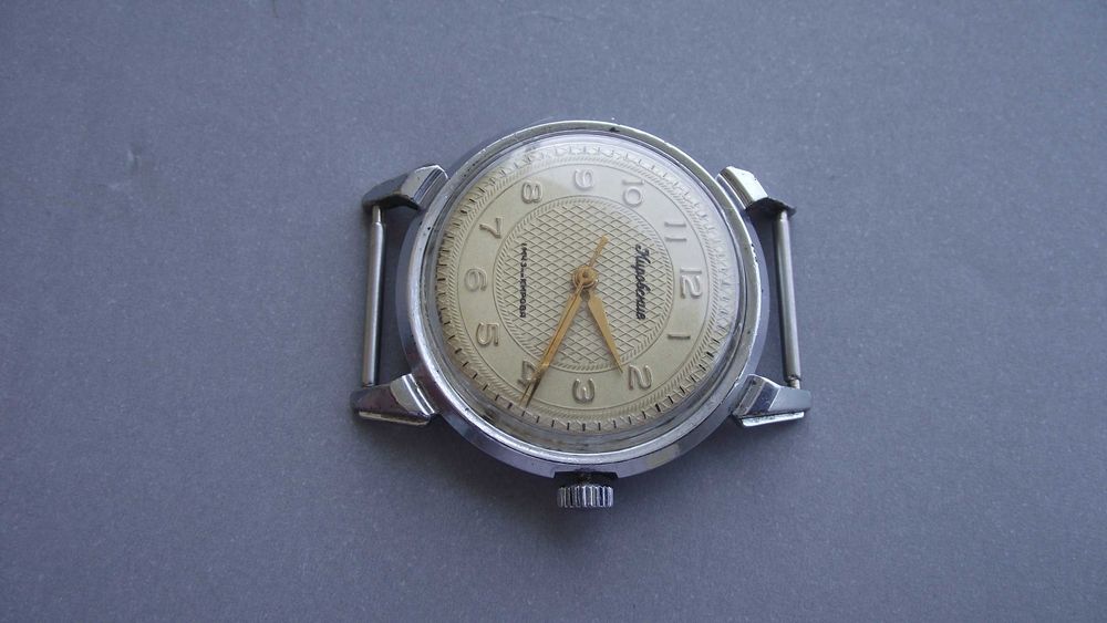 ЧАСОВНИК/"Кировски"-2408мех.16 кам./Супер запазен