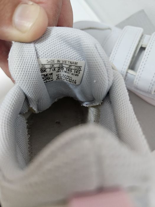 Adidasi Adidas nr 25 cu arici