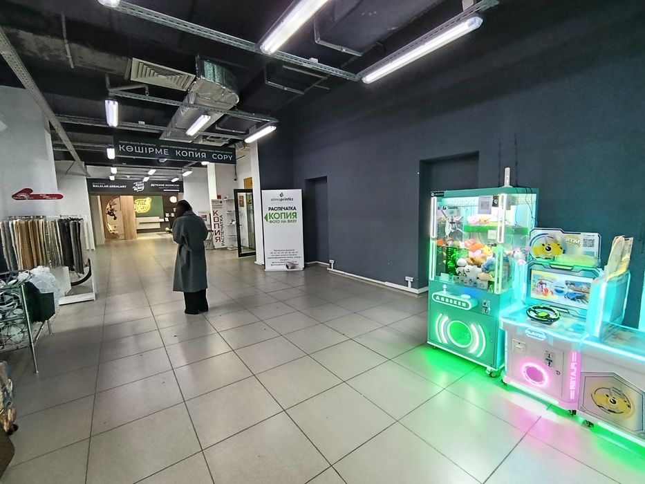 В Магнуме сдаю место под аппарат игрушек.