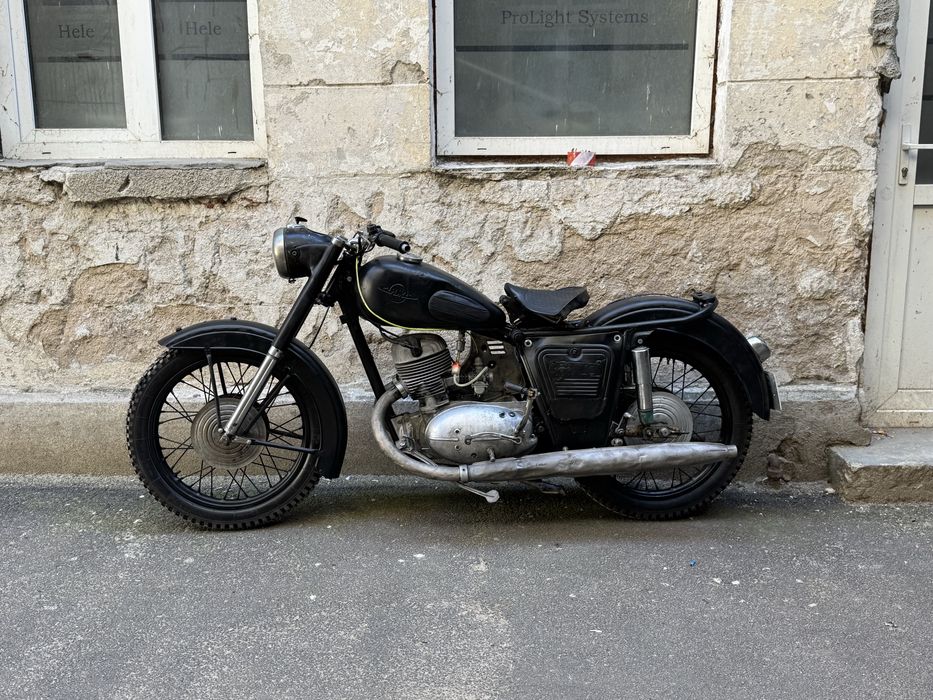 Vand doua Ij 56, Izh 350, cu ataș