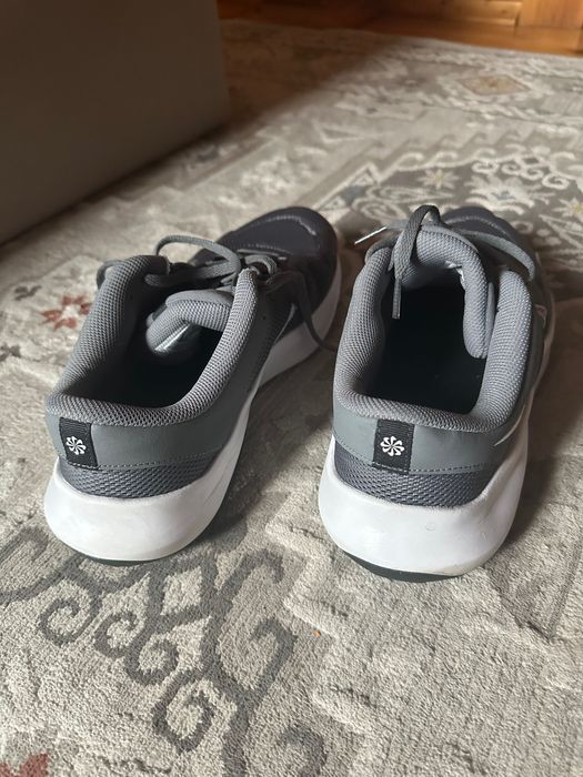 Кроссовки Найк Legend Essential 3