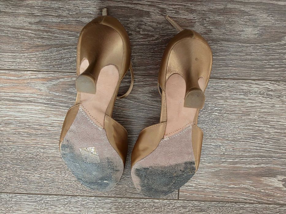 Обувки за латино и салса танци Capezio  – размер 39, отлично състояние