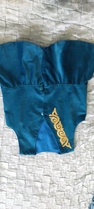 Продам жилетку для девочек