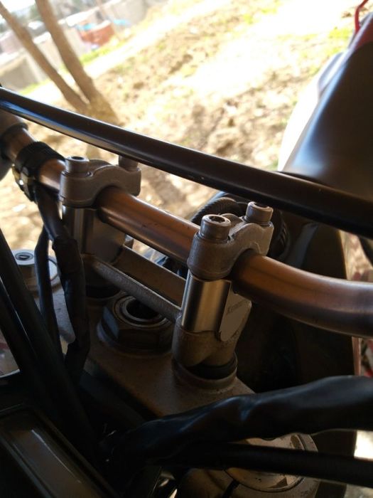 Повдигачи за мото кормило,22мм,и 28мм и преходник от 22 към 28мм