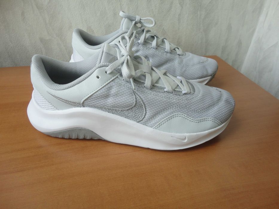 N41 Nike Legend Essential 3/дамски маратонки
