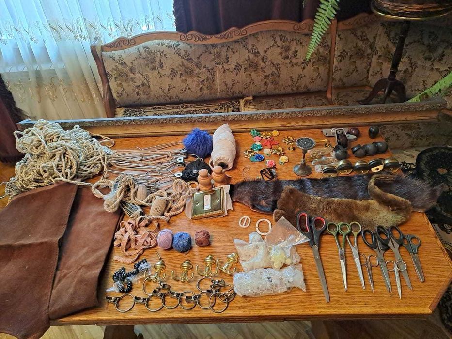 Швейная машинка в деревянном корпусе