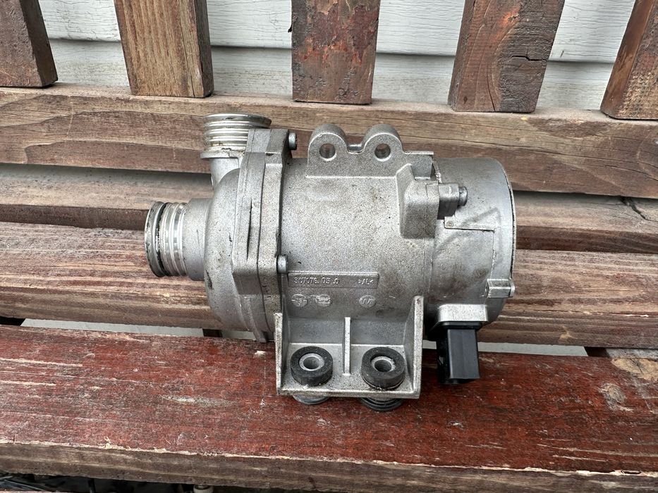 Електрическа водна помпа BMW 3.0i N52B30!