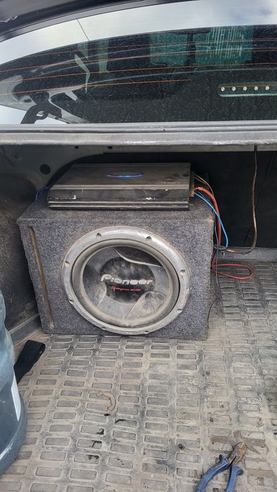 Продам сабуфер с усилетелим