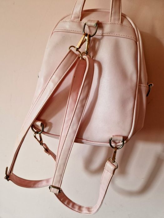 Кожена Раница в бебешко розаво